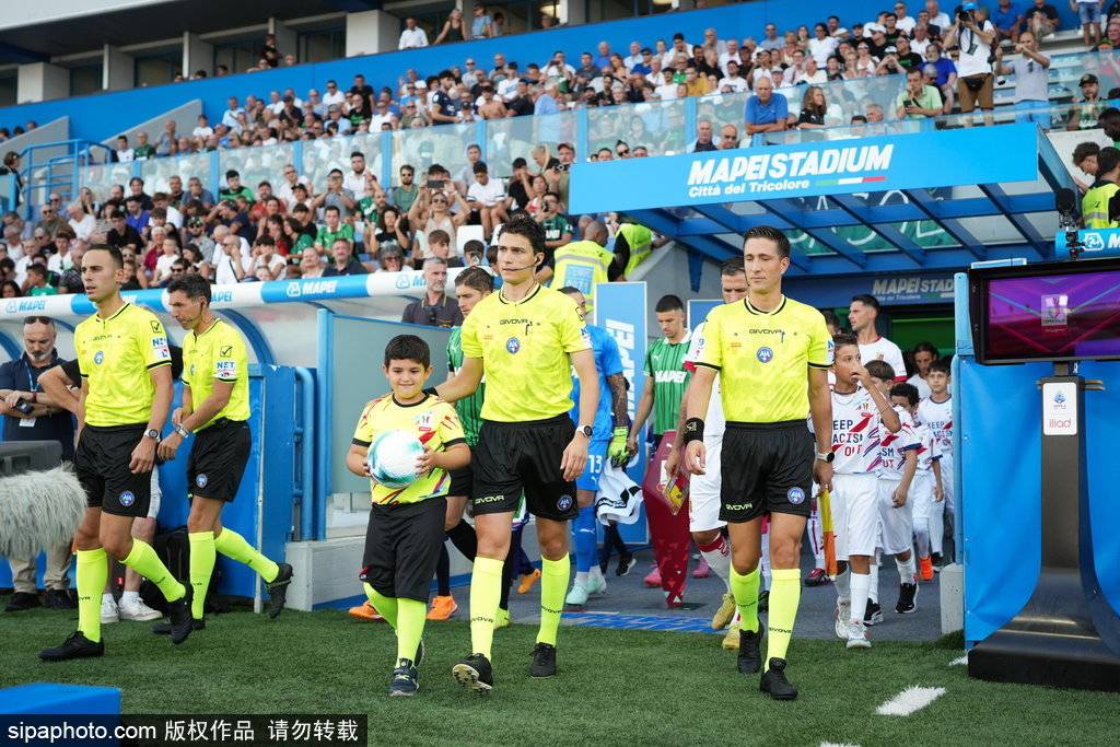 PG电子线上登入-赛事高潮迭起，球员们全力拼搏争夺优势的简单介绍